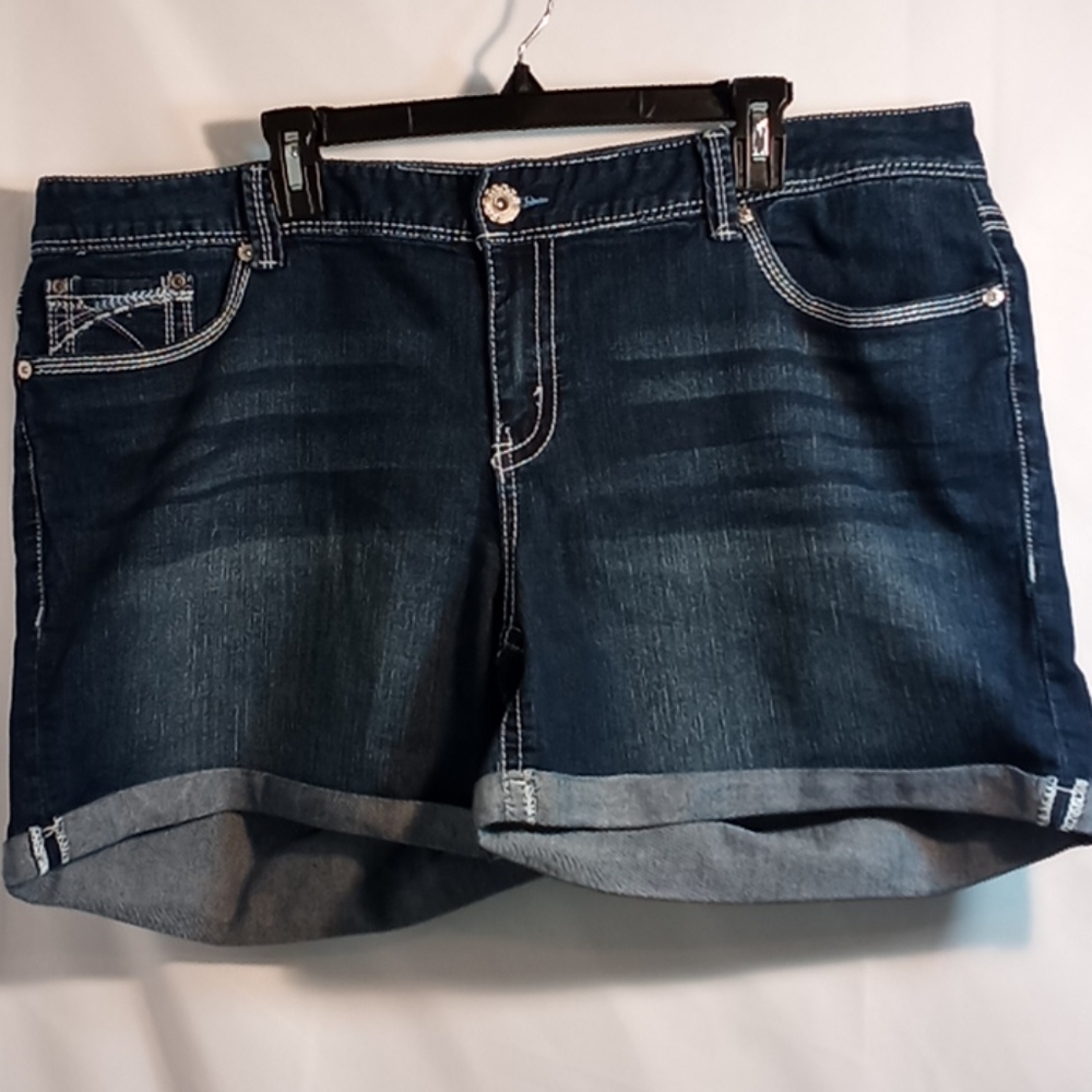 Ariya Jean Shorts.   Size 22.